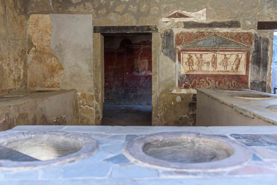 044 - Italia - Pompeya - parque arqueológico de Pompeya - Casa de Marco Lucrezio sulla Via Stabiana.jpg